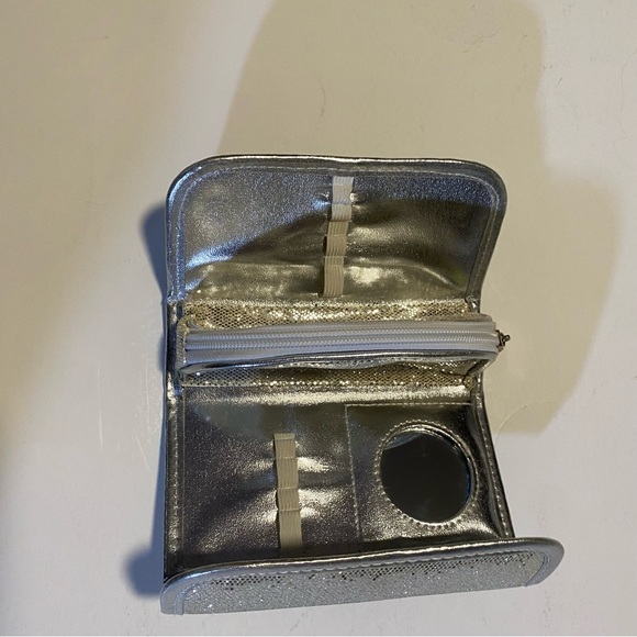 Makeup case, holds brushes, zip pouch, mirror, magnetic clasp GUC, no flaws - Picture 7 of 7